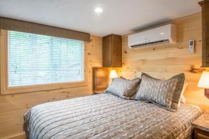 Williamsburg Camping Resort One Bedroom Loft Cabin 4 - image 4